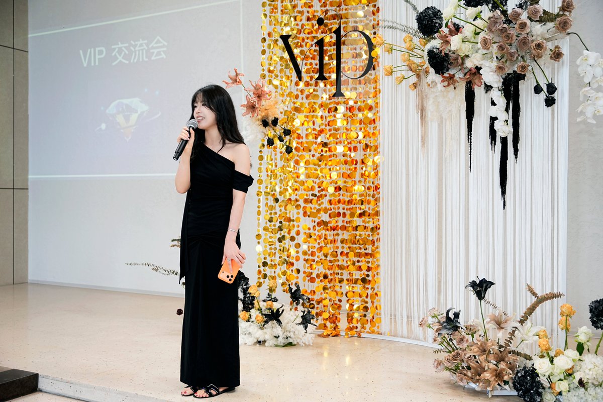 SylviaBitget's tweet photo. 又一站VIP闭门会落幕，揣着新故事继续赶路，咱们下站见🥂
#Bitget 来了就是VIP🩵 https://t.co/XQSDi8mpYx