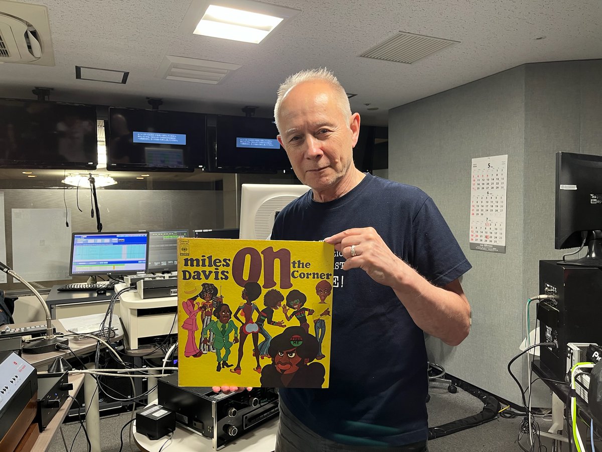 barakanbeat's tweet photo. 【名盤片面】今月は、Miles Davisの“On The Corner” side 1 でした。ボケ組の皆さま、毎度ありがとうございます。#名盤片面 #ボケ組 #barakanbeat #interfm https://t.co/ykevCDKNJm