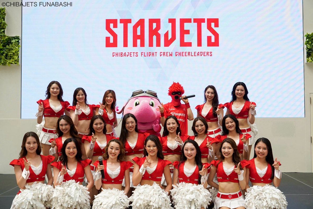 StaffStarjets's tweet photo. STAR JETSシーズン報告会ご参加いただいた皆さま、ライブ配信にてご視聴いただいた皆さまありがとうございました😊
言葉とパフォーマンスで今シーズンの想いや感謝の気持ちを届けることが出来ていれば幸いです！6月末までの今シーズンメンバーでの活動もぜひ見守ってください✨
#千葉ジェッツ https://t.co/pTndYBQ3FQ