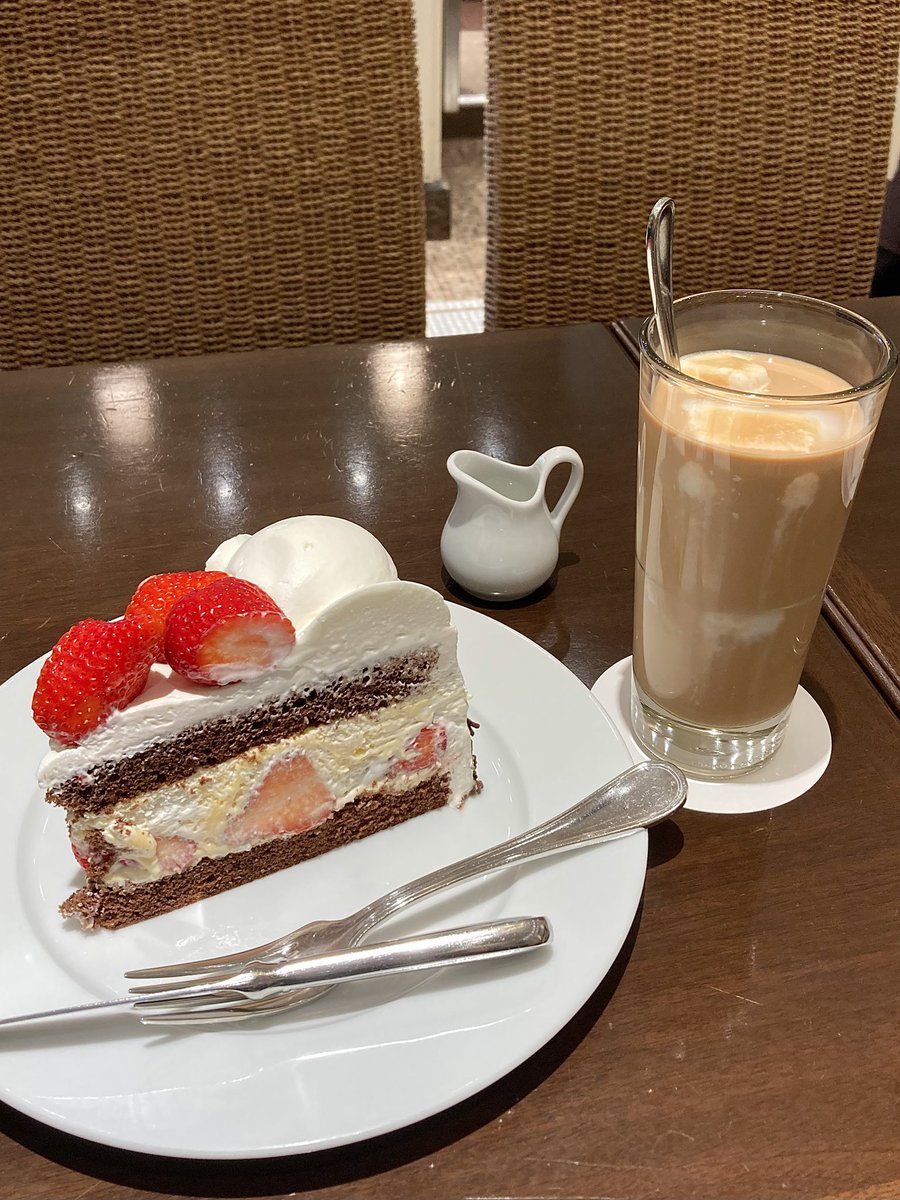 olivingbox's tweet photo. 살살 녹앗던 하브스케이키 ,,
밀크티도 우유얼음이라서 갈수록 맛있었다 🥺 https://t.co/rxHhK8qKWv