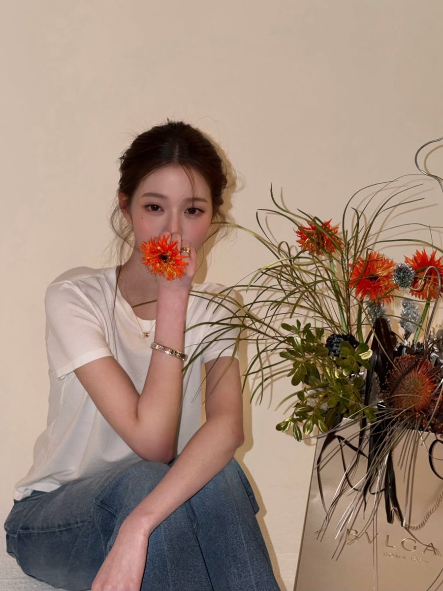 minaaa_base's tweet photo. Shiny things just win every time✨✨💛💐 https://t.co/yCZDk1aM2N