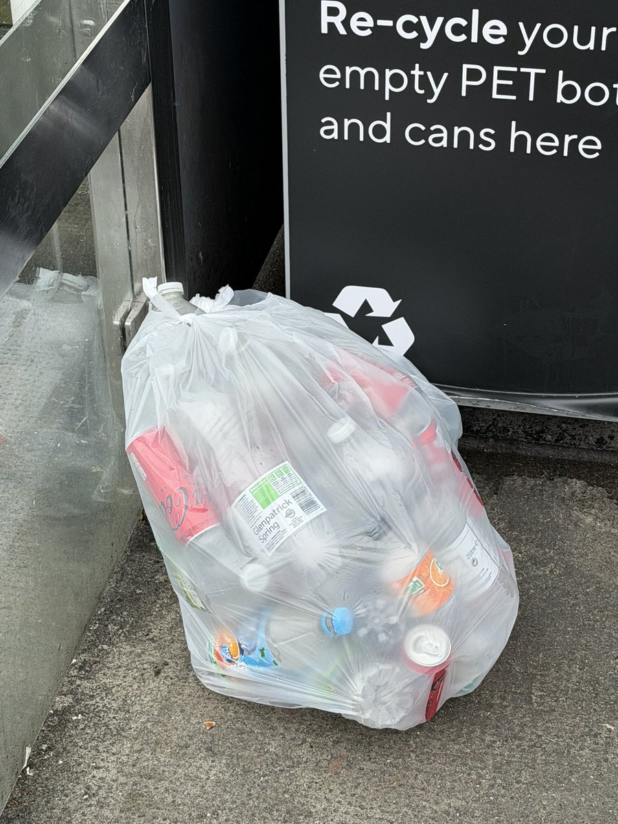 DealsTrading's tweet photo. @dunnesstores went to Dunnes Stores Nenagh 11am today both re-turn machines full. Asked 3 times for a staff member to come and assist, fobbed off 3 times left my bottles did my full shop
and no one has even come to look at the machines https://t.co/KVakh9DCXX