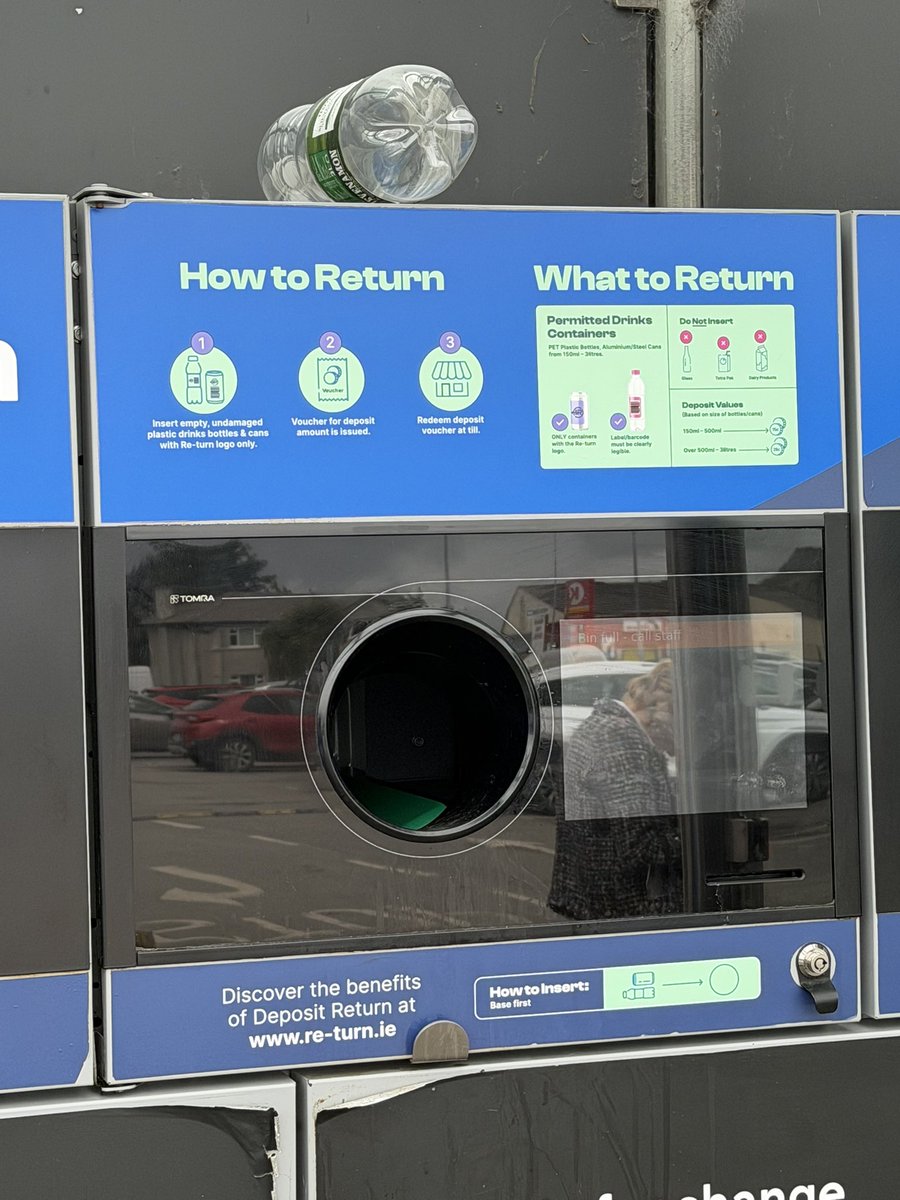 DealsTrading's tweet photo. @dunnesstores went to Dunnes Stores Nenagh 11am today both re-turn machines full. Asked 3 times for a staff member to come and assist, fobbed off 3 times left my bottles did my full shop
and no one has even come to look at the machines https://t.co/KVakh9DCXX