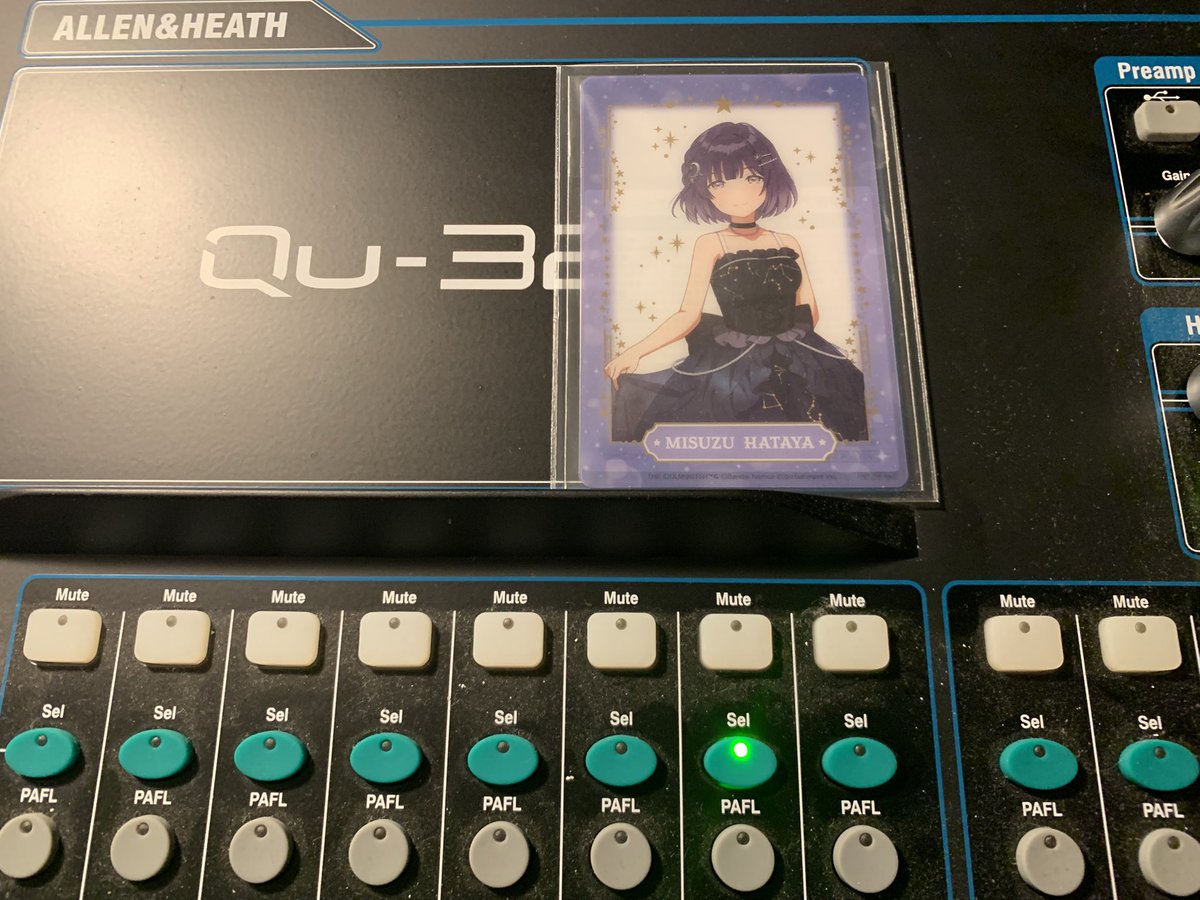 NicoSuzuya's tweet photo. 色々差し入れもらったけどお菓子よりも美鈴のクリアカードが一番嬉しかったかもしらん。
今日から仕事中はここから見守ってもらう。 https://t.co/QimImwsEhL