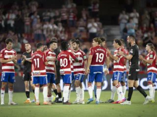 GCFstats's tweet photo. Se acabó la temporada 2025/26.

Peores puntuaciones ❌ del #GranadaCF en Ligas de Segunda (contando al menos 20 equipos)

- 35 en la 87/88 (descenso)
- 43 en la 80/81 (descenso)
- 45 en la 84/85 (descenso)
- 48 en la 25/26 👈🏻

#HistoriaGCF 🔴⚪ https://t.co/vayGXRAxhW