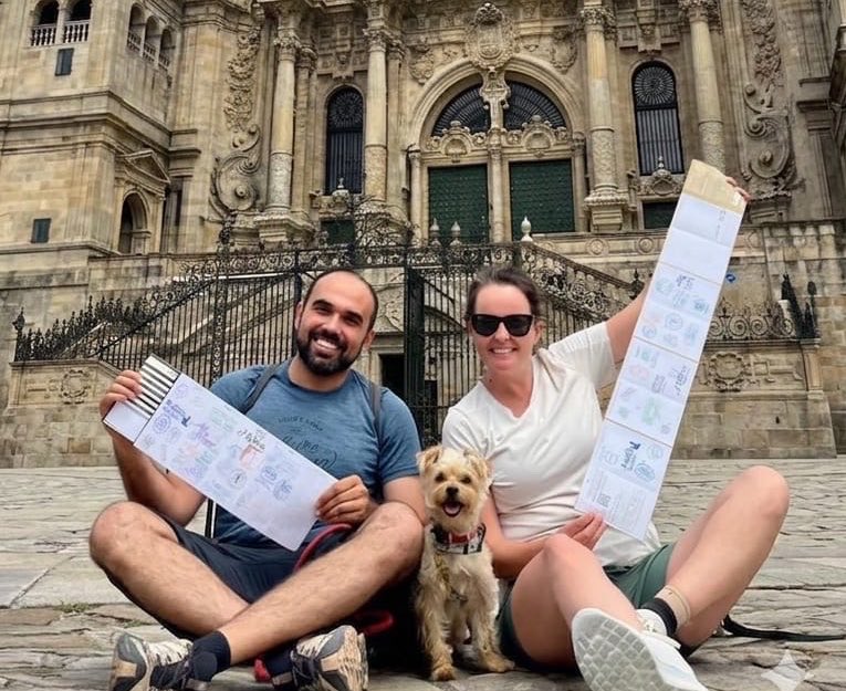 APACA_Animales's tweet photo. Ferrol- Santiago. Camino Inglés.
VICKY con Inmaculada y Manuel de Madrid .
Por un Camino ético y  respetuoso con los animales.  
Ultreia et Suseia!
#perregrinos #CaminodeSantiago #santiagodecompostela  #madrid
  #LosValoresdelCamino https://t.co/O2YJEFEgrg