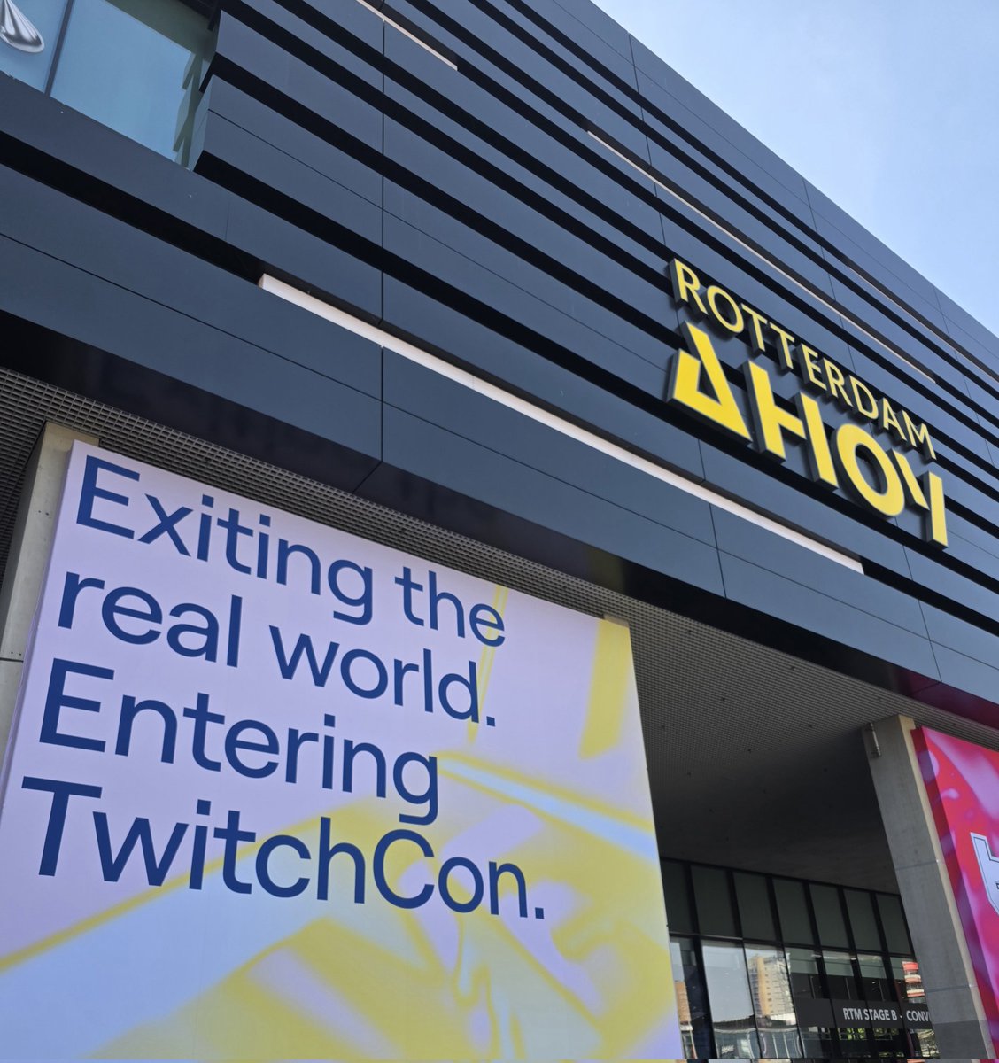 TDBKrim's tweet photo. @TwitchCon Rotterdam day 2...lets go!
💪🏾 https://t.co/7FnfQ5ne31