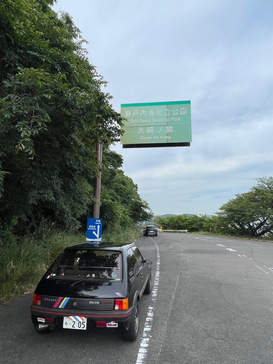 ra5p3's tweet photo. 今日は第2回チラフェス香川です。
大崎の鼻から海岸線のワインディングから会場へ
74台のフランス車が集まりました♪ https://t.co/qXXBbFLxYj