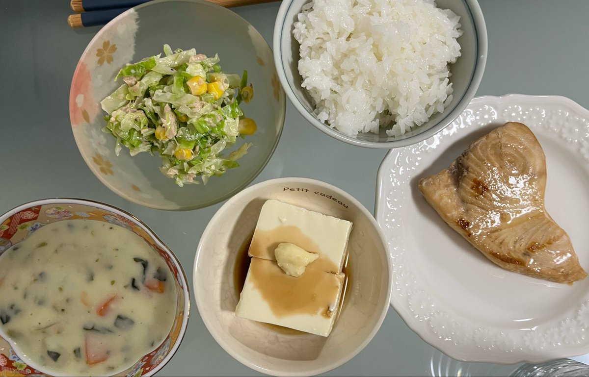 gfkei2's tweet photo. 夕飯♪
カジキマグロ🐟
シチュー、無限キャベツetc

毎日暑いのに手荒れがひどい😞
この年になると、色々とメンテナンスが大変(笑) https://t.co/Bz7sA4eGx8