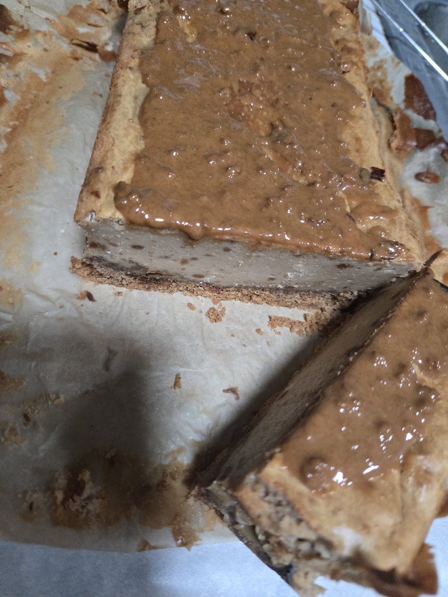 TopMashCh's tweet photo. Made a biscoff flavored cheesecake because celebrating getting new content this week https://t.co/ArV4CCrTPg