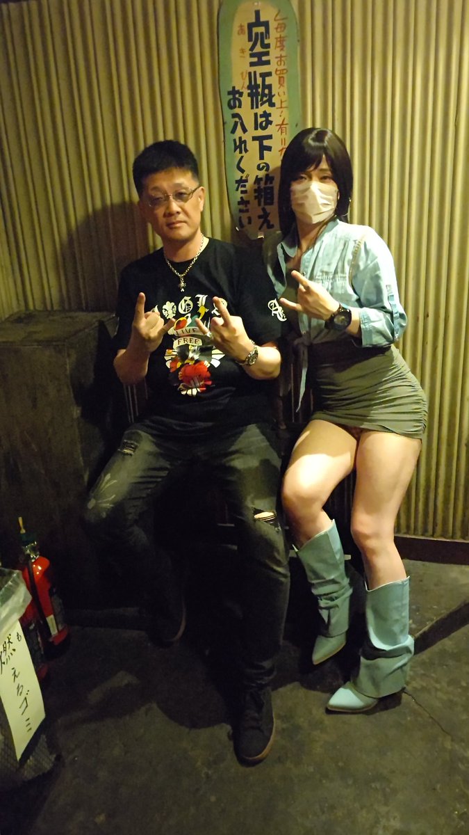 kw421969's tweet photo. 昨日は久しぶりの るるパイセン との変態軍団会議を念願の銀星で開催する事が出来ました🤘😆🤘
茨城遠征第一段✨最高に楽しい1日になりました🤘😆🤘お付き合い頂いた軍団の皆様、とても素晴らしい時間をありがとうございました✨🙇✨
茨城でも、素敵な美女との4ショット アッザァ～ッス✨🤘🤣🤘✨ https://t.co/kX5Bi7xASk