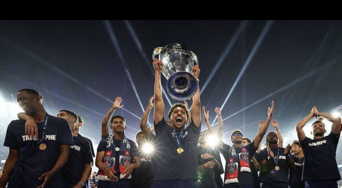 JustMediaFr_'s tweet photo. 🚨 HISTORIQUE : LE PSG AU SOMMET DE L'EUROPE 🔴🔵🏆

Le Paris Saint-Germain remporte la Ligue des Champions pour la deuxième fois de son histoire ! 

Paris est magique, Paris est sur le toit du monde ! 🌍✨ https://t.co/jqmP7EoMeU