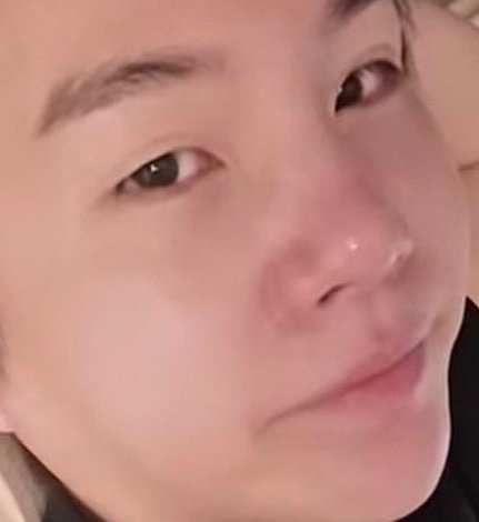 fems4yoongi's tweet photo. one of these days yoongi is gonna turn up without a nose and it'll be bc i Eated it . https://t.co/JtljxuqYP2