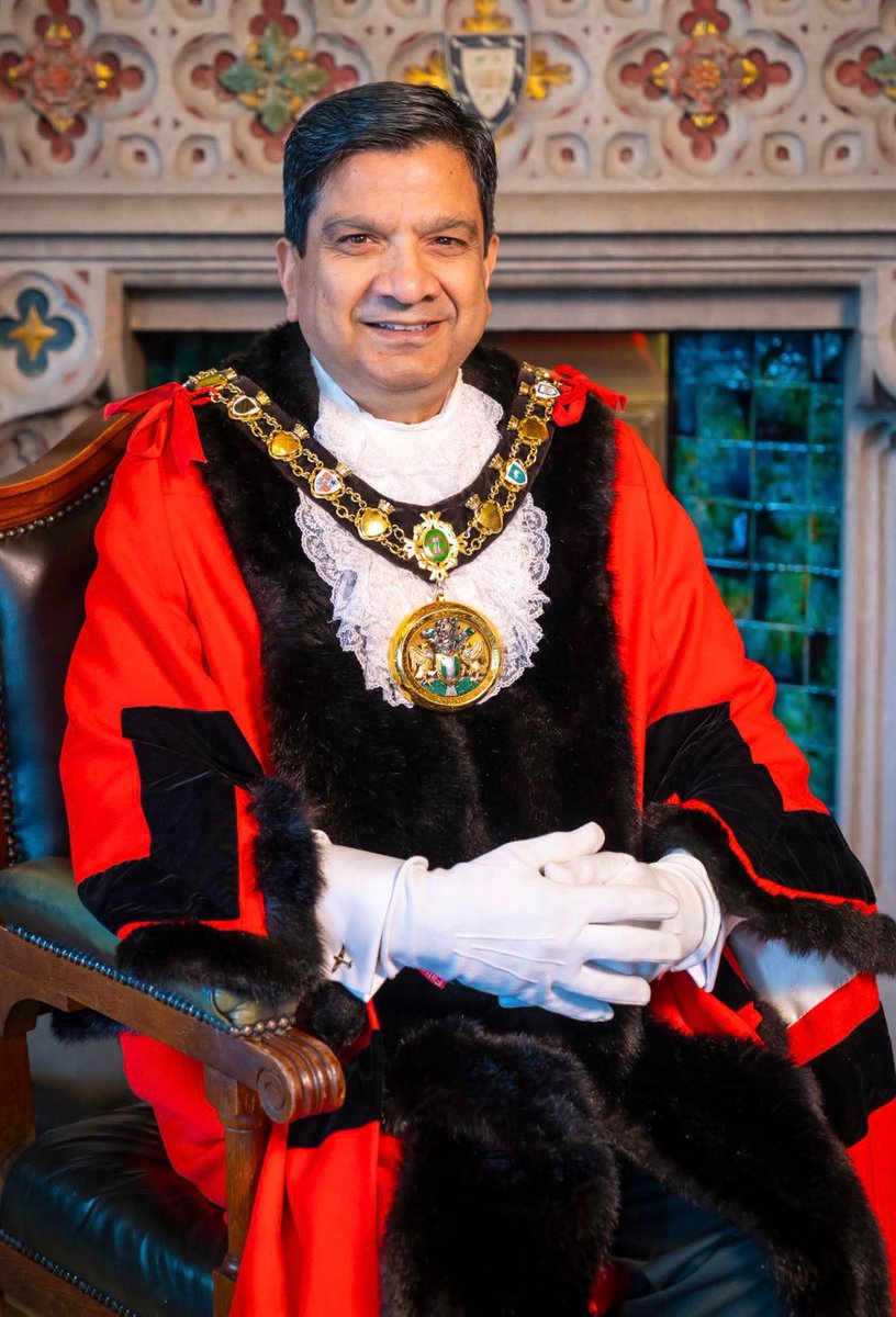 NigeriaCommuni4's tweet photo. Congratulations to the new Mayor of Rochdale, Cllr Faisal Rana, and Mayoress Iram Faisal.

We wish you a successful year of peace, unity, and positive impact across Rochdale. https://t.co/F1M4uQ8XEU