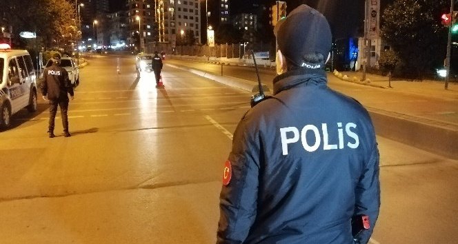 balina_avcisi's tweet photo. Son 24 saatte 2, son iki ayda 16, son 6 ayda ise 36 vatan evladı canına kıydı...

​Polislerimiz neden kendi hayatlarından vazgeçiyor?

​Bu gencecik insanların yükü mü ağır, feryatları mı duyulmuyor?

​Polislerimizin çalışma koşulları ve psikolojik sağlıkları ne zaman ciddiye alınacak?