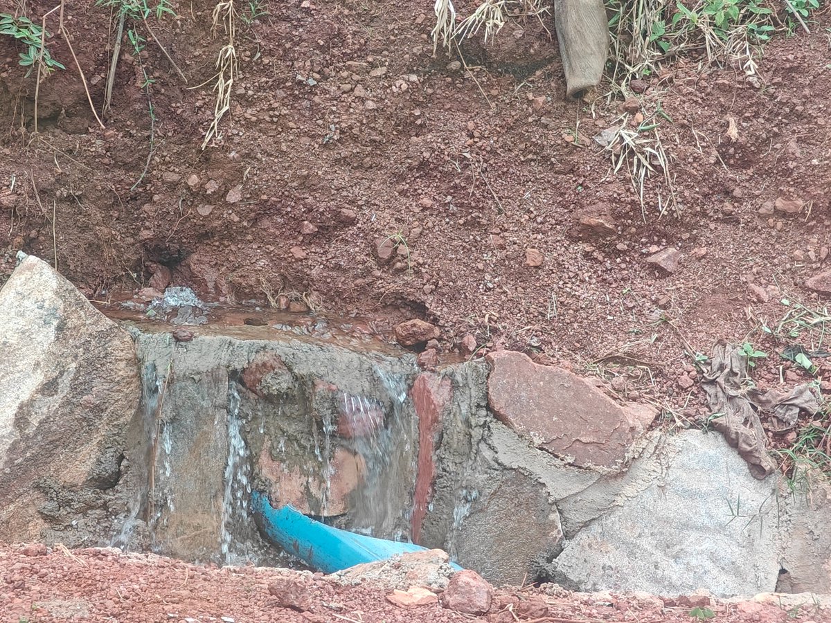 SIMRANERAYA's tweet photo. .@nwscug broken pipe 

Location: 5G6P+3WH Saptagiri Balaji Temple (Venkateswara)TTD UGANDA, Namulanda

Just before the temple https://t.co/DEsBfBYrPW