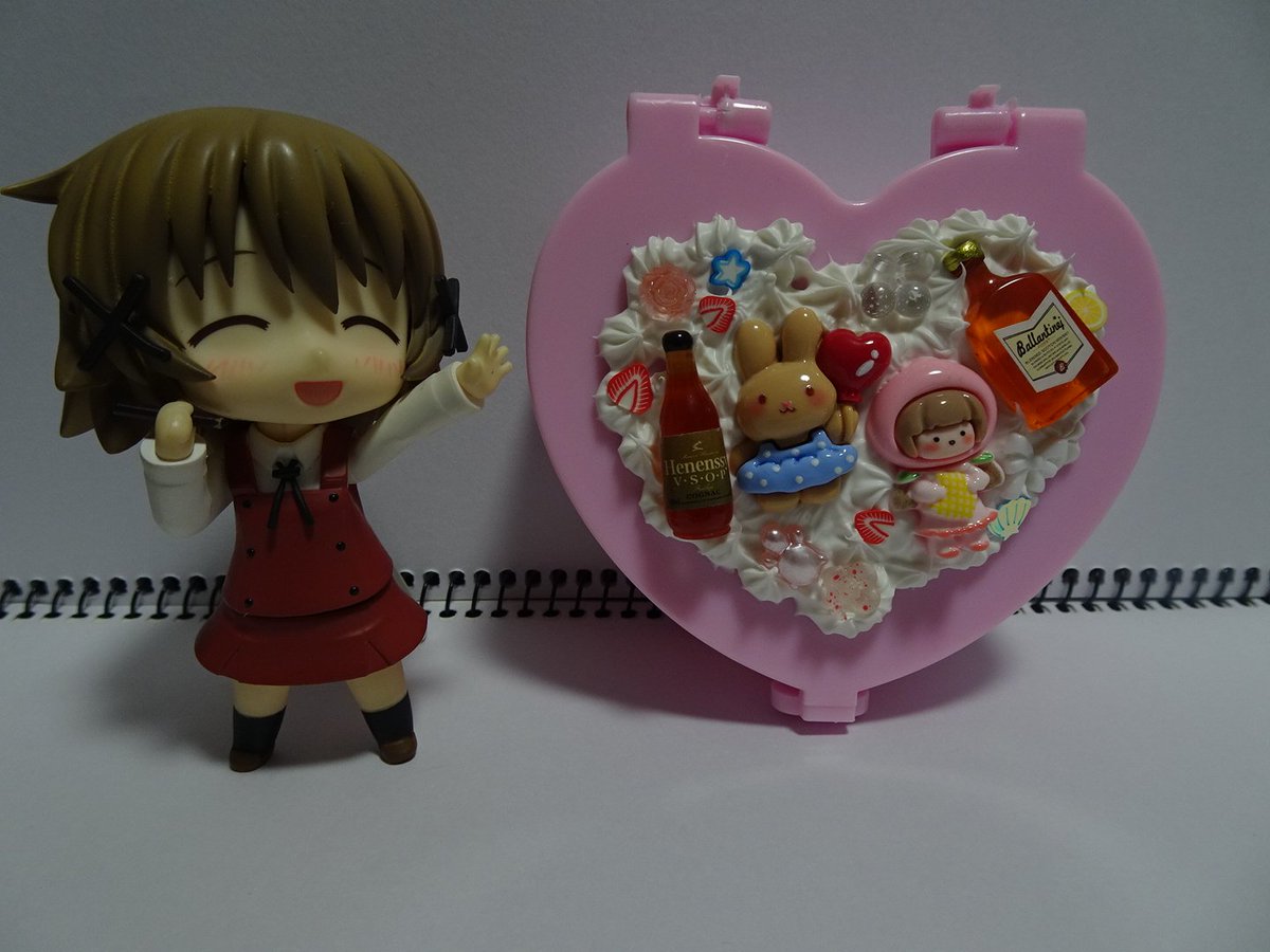 #5月を写真4枚で振り返る (サブ) ①みいちゃんと山田さん買ってみた ②えぶりでいホストの漫画買ってみた ③ホイップデコレーション小物入れ ...