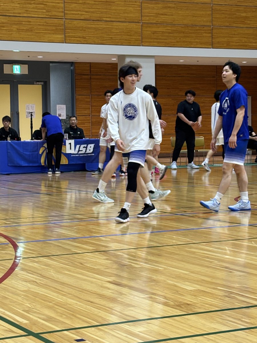 sk17fasksk's tweet photo. 5.30は玲太の応援で多治見へ
スタメンからスタートしてコートに立つ時間も多くベンチではチームメイトが活躍するのを一緒に喜んだり楽しくバスケをしている姿を見れて本当に良かったしたくさん活躍してたのも見れて最高でした！！そして勝利💪🔥これからも玲太らしくたくさん輝いてほしい🫶🏻 https://t.co/OcYvGx0XPb
