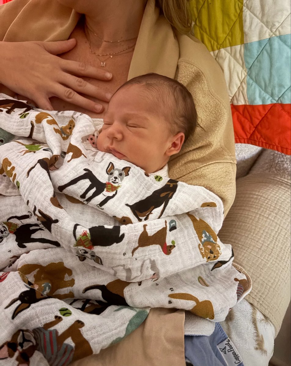 0xSDR's tweet photo. Happy Sunday ❤️🪽 from our 8 day old family and to our 6 day old incredible community that’s been rallying for $SOREN. 

“Crypto’s son” https://t.co/Rg5ybg0FNv