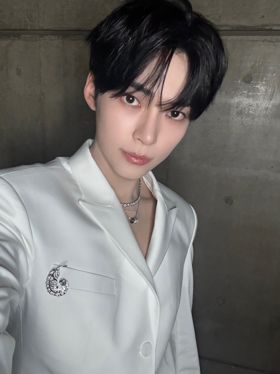 ZB1_official's tweet photo. 260531
Mnet <KCON JAPAN 2026 - DAY 3>

#ZEROBASEONE #ZB1 #제로베이스원
#SUNGHANBIN #PARKGUNWOOK #성한빈 #박건욱 https://t.co/yKTvG0rP4m