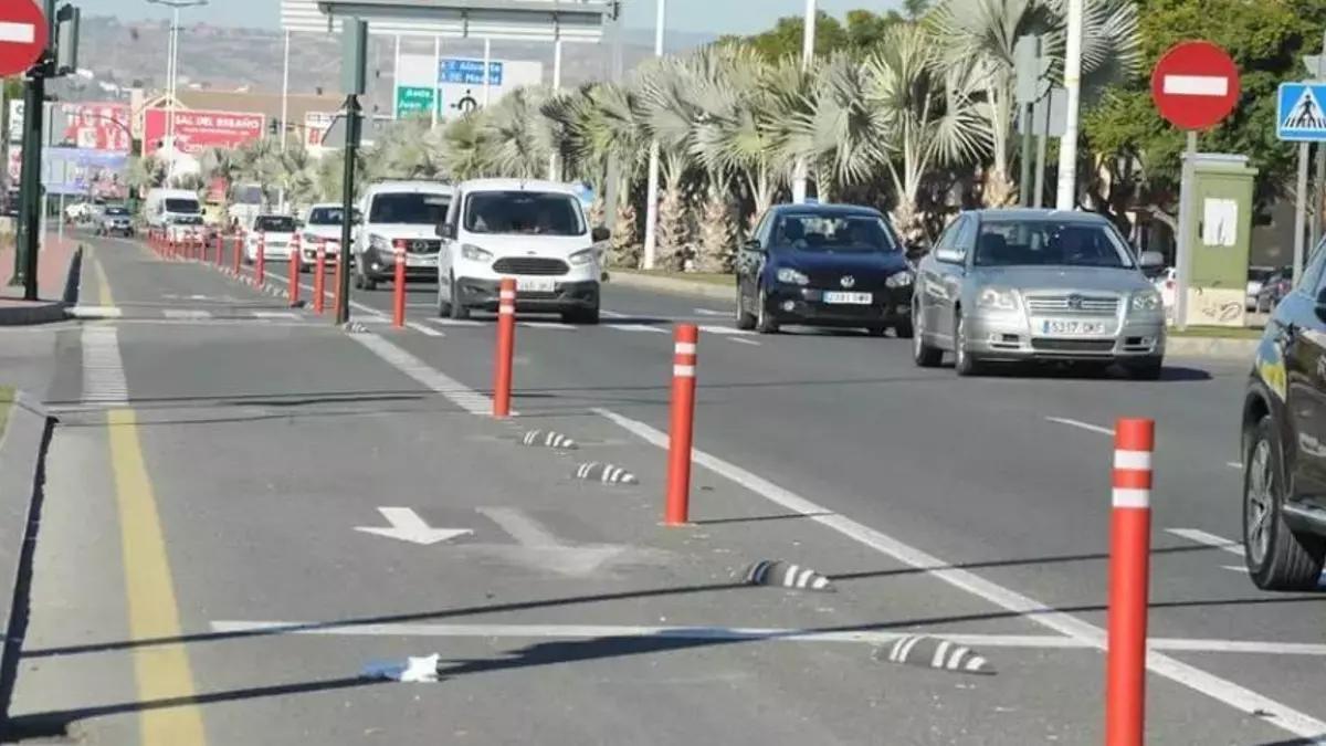 BarriomarObs's tweet photo. Pues más allá de que los pájaros vuelvan y de su interés por una Murcia más verde y renaturalizada, @Rebepl acaba de decretar la primera eliminación de carril bici de su mandato. 
¿Seguirá tb adelante con la eliminación del CARRIL BICI OESTE este agosto?
No se lo pondremos fácil. https://t.co/bQt8piGxOS