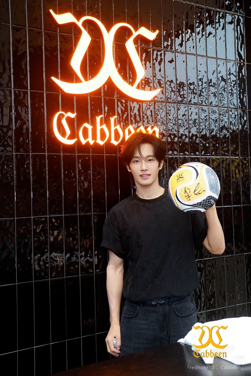 Uniqlove1020's tweet photo. UNIQウェンハンが昨日代言アパレルのイベントに出席❤️

cr.CABBEEN小紅書

↓動画。小紅書開ける方のみ🙏
https://t.co/RuiUOIu1df https://t.co/Iaerkr3UVQ