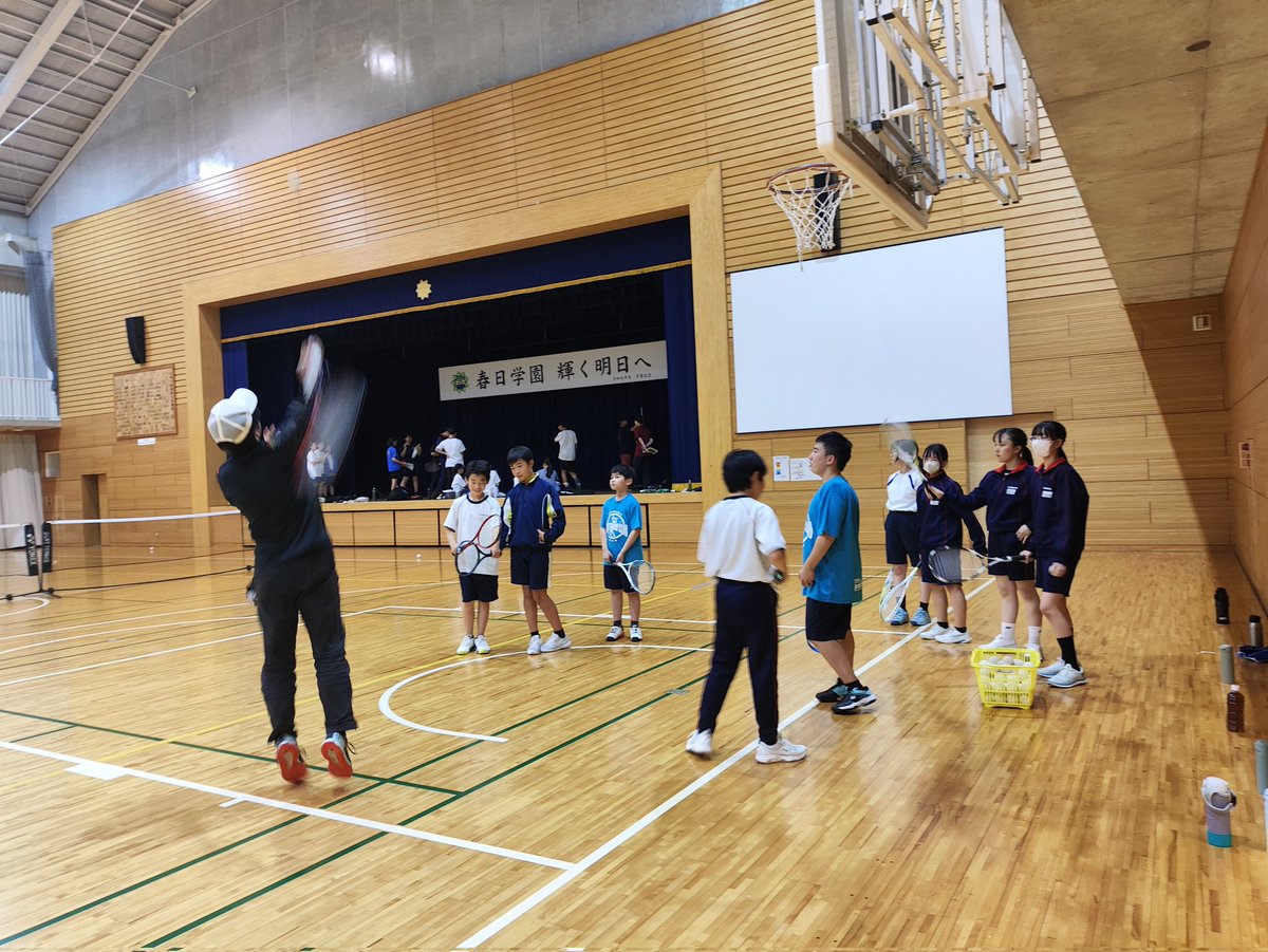 TJrSTC's tweet photo. 明日から６月。
新入会員もたくさん入りました。新入会員は別メニューで。
総体メンバーは練習のあとの座学。９年生は特に、みんな真剣です。
#最後の総体 #ソフトテニス #つくば市  #中学生 https://t.co/Xi2uC2z1h6