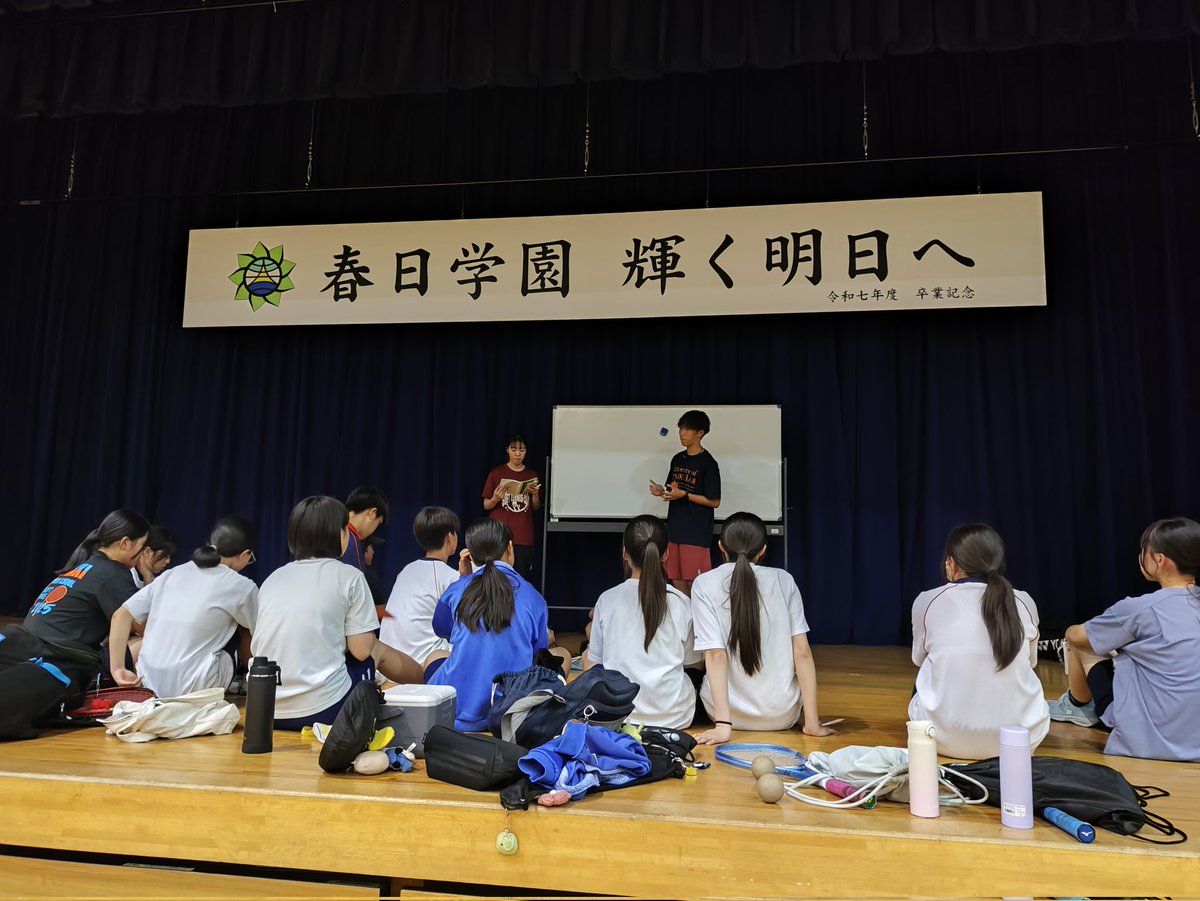 TJrSTC's tweet photo. 明日から６月。
新入会員もたくさん入りました。新入会員は別メニューで。
総体メンバーは練習のあとの座学。９年生は特に、みんな真剣です。
#最後の総体 #ソフトテニス #つくば市  #中学生 https://t.co/Xi2uC2z1h6