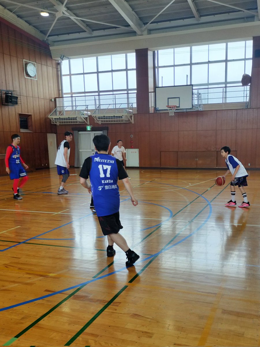 eighsei1's tweet photo. がんばるジュニアとがんばるシニア🏀 https://t.co/j3NbLz5yil