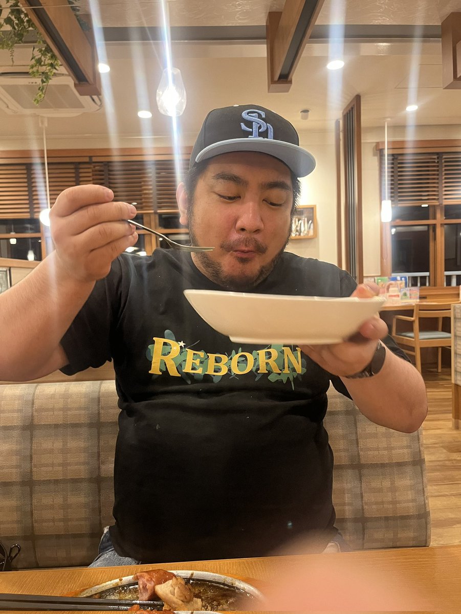 BarReborn's tweet photo. こんばんわ☆
本日5/31(日)　21時オープンです！

昨日もありがとうございました！
今夜もよろしくお願い致します🙇 https://t.co/1fF2nPDx02
