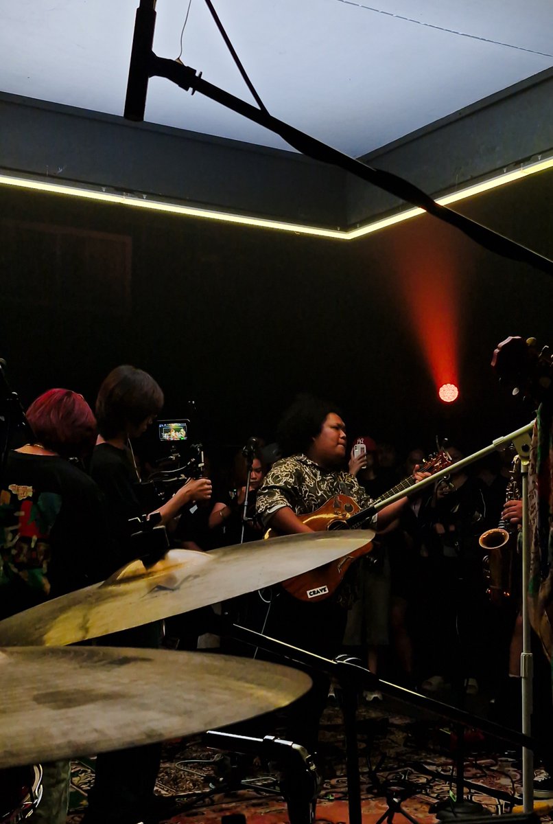 BackyardLive_'s tweet photo. TOTHAPI is here to serenade tonight's crowd ✨️

#BackyardLive 
#BackyardLiveS2EP3 https://t.co/P3W0N4LFyA