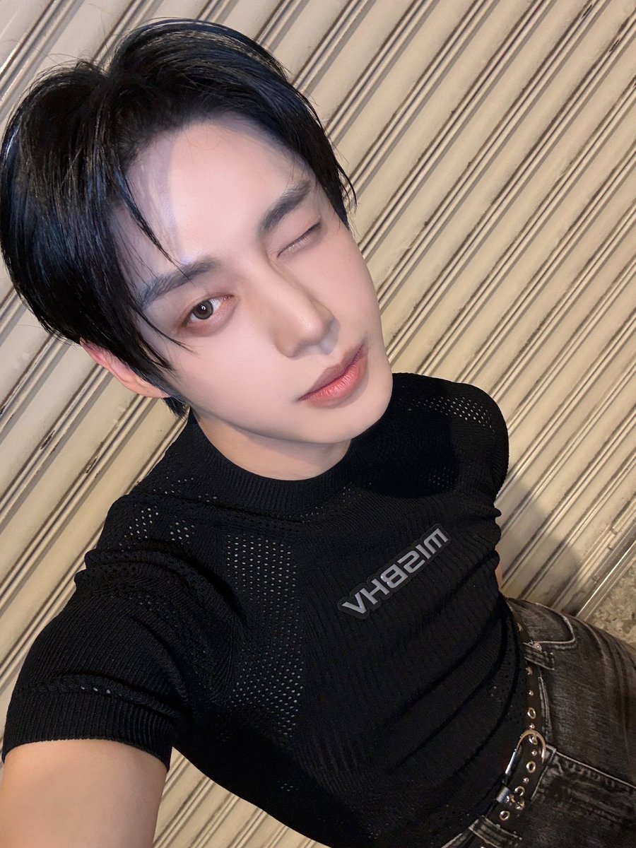 03be_happy's tweet photo. 김지웅 잘생겼다 https://t.co/OeWgmowK5n