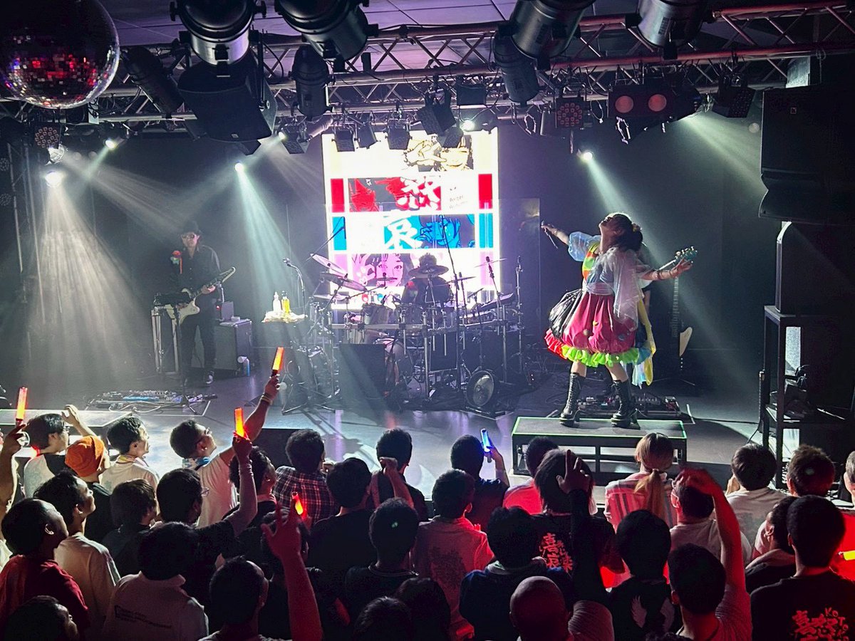 KOTOKO_Dwarf's tweet photo. 大阪公演、そして喜怒哀楽ツアー全公演、無事完走致しました〜！！！！！
全国各地で会いに来てくれた皆皆さまっ！
本当に本当にありがとうございました〜ヽ( ´∀｀)人(´∀｀ )ノヽ( ´∀｀)人(´∀｀ )ノ

喜怒哀楽、曲に込めた想いを紡ぐ約一年に及ぶ物語はこれにて完結！
みんながそれぞれ、曲と想いを交わらせて楽しんでくれていたのがとっても嬉しかったです✨
みんな最高！！！

盛り立ててくれたチームKOTOKOにも感謝✨

#KOTOKO喜怒哀楽ツアー 
#FunSpring #DAY1 #DAY2
#楽しい楽しい春