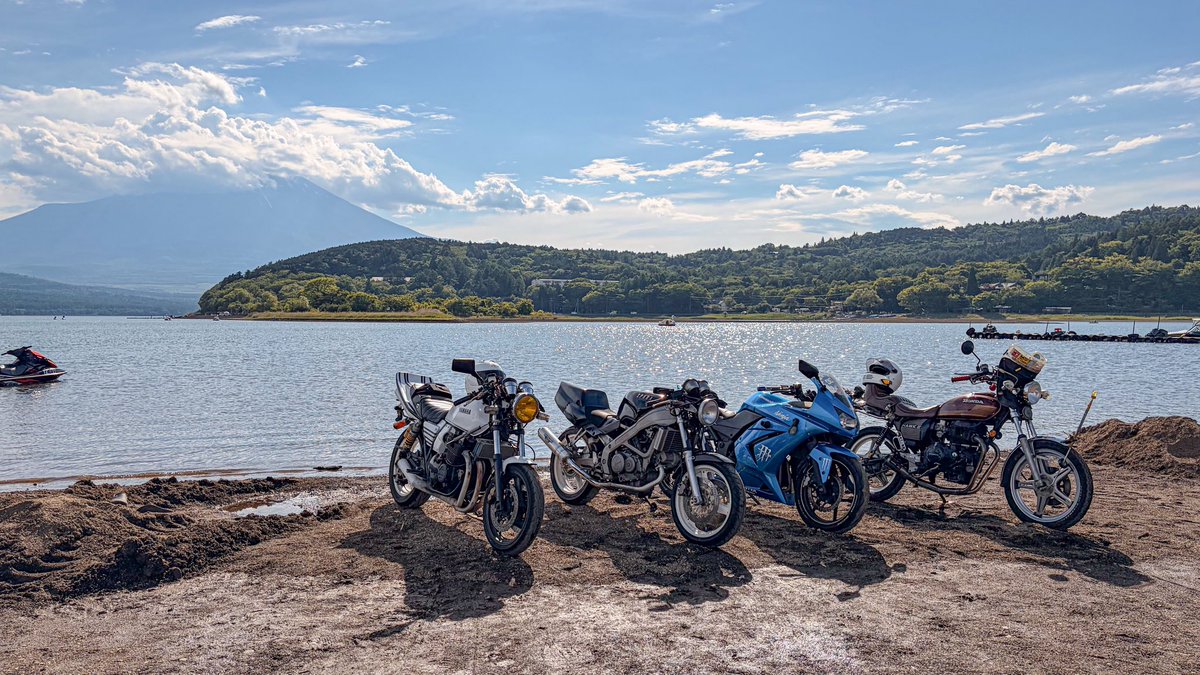 yu_ya_04's tweet photo. バイク多くてヤエー沢山貰った😚 https://t.co/qwovrxp6Lf