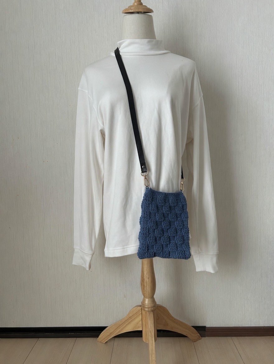 kiso_bluedrop's tweet photo. TOKYOハンドメイド祭に出展します！

日時＊6/6(土)12:00~17:30
会場＊東京都立産業貿易センター浜松町館5F
入場無料です

ブース番号はN-05です。

イベントお品書き。
お散歩サコッシュ、全４色です。

#TOKYOハンドメイド祭 https://t.co/CaIVLwXxqM