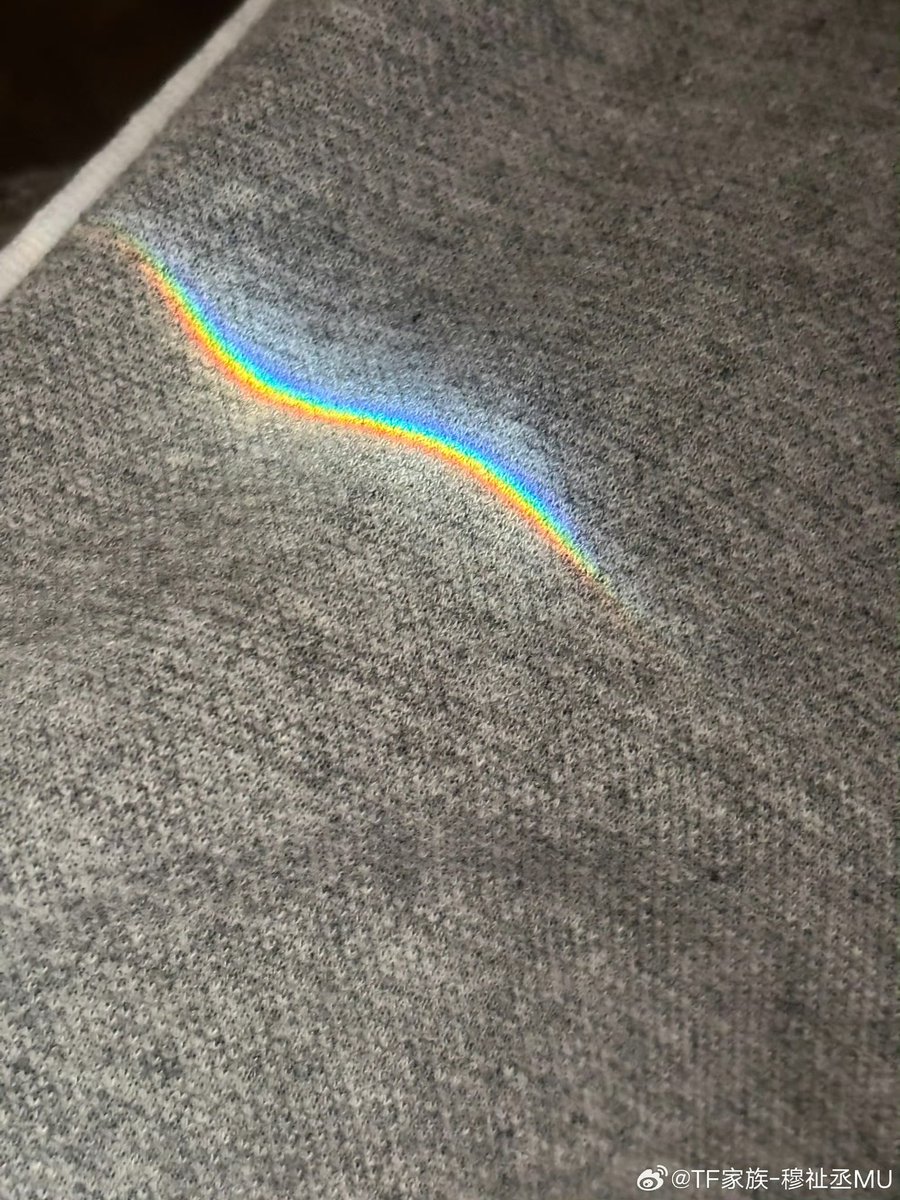 tbhidgafyi's tweet photo. mzc还要发多少次🌈你们才能意识到他有自己的身份认同
个么还要多仁义……
他表带从23.11戴了两年半被oly制裁了才换
就这都要偷偷发彩虹真的好心酸……
wlj还要强调多少次rainy cloud跟小白猫贯穿始终的信物你们才能意识到24.4.2第一条高会人家已经是xql了…… https://t.co/ly0ERngAdm