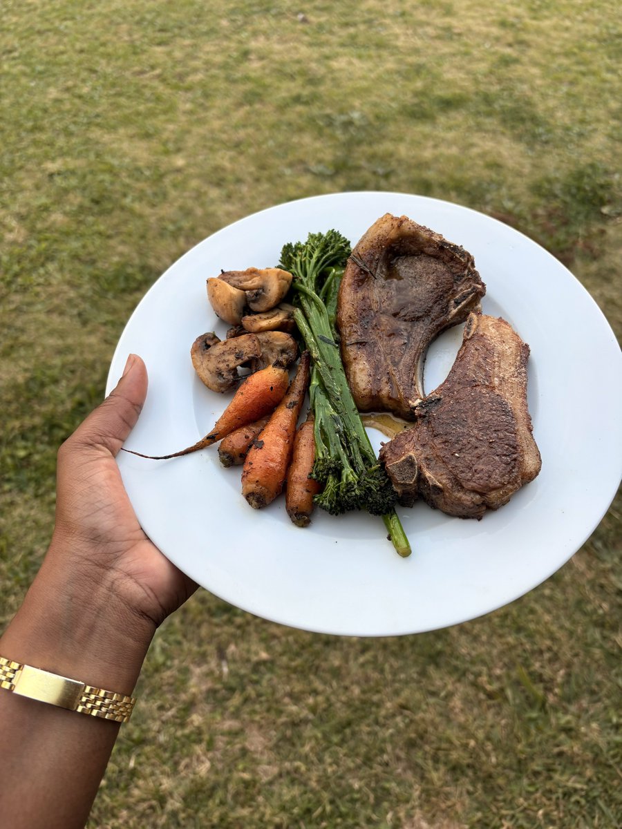 comfort_ps_'s tweet photo. Made a quick, 35min meal https://t.co/mX1OquvrHS