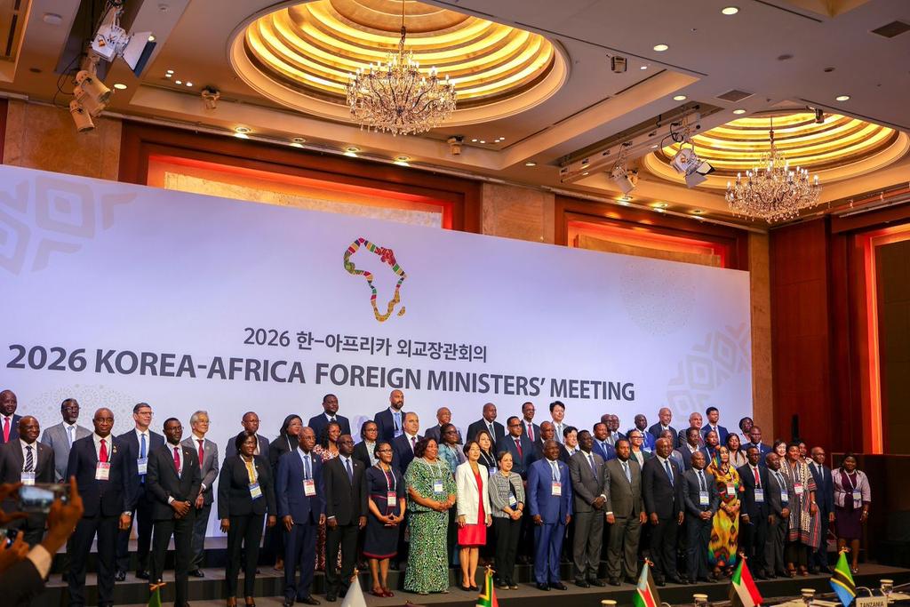 RwandaMFA's tweet photo. 🇷🇼 Rwanda was pleased to participate in the Senior Officials’ Meeting held in Seoul ahead of the 2026 Korea Africa Foreign Ministers’ Meeting.

Representing Rwanda, Mr. Virgile Rwanyagatare, Director General in charge of Asia, the Middle East and the Pacific, joined discussions focused on strengthening Africa Korea cooperation and aligning priorities for the Ministerial Meeting.

Rwanda remains committed to advancing a strong partnership with the Republic of Korea, promoting shared prosperity through enhanced cooperation in trade, investment, innovation, and sustainable development.