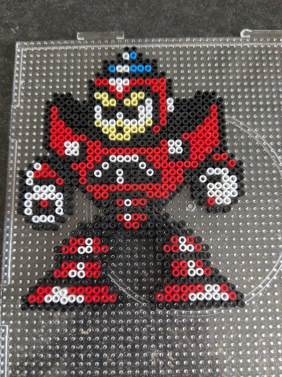 Shingu629's tweet photo. 『#ロックマン5』より
グラビティマンです。
初プレイ時、ステージギミックに驚き、ステージBGMに痺れました😁
弱点のスターマンの武器よりロックバスターの方が倒しやすいです（個人的に）
#アイロンビーズ　#レトロゲーム
#ファミコン　#カプコン
#megaman https://t.co/au3BNYuA9Q