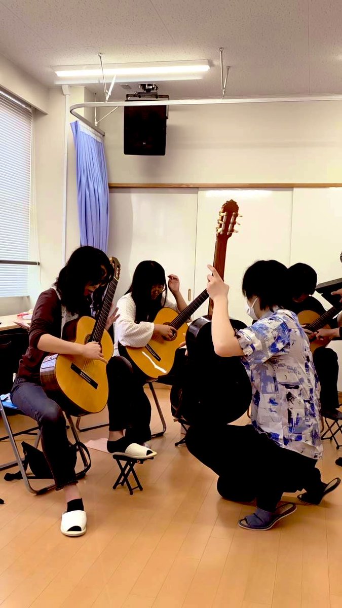 mn_Splendido's tweet photo. 本日はギタリストの猪居謙先生をお招きし、マスタークラス企画を開催しました✨

技術面はもちろん、音楽表現についても多くのご指導をいただき、大変有意義な時間となりました🎵猪居謙先生、ご参加いただいた皆様、ありがとうございました☺️

学んだことを今後の演奏に活かしてまいります💪🔥 https://t.co/dLZ1rHN6Hs