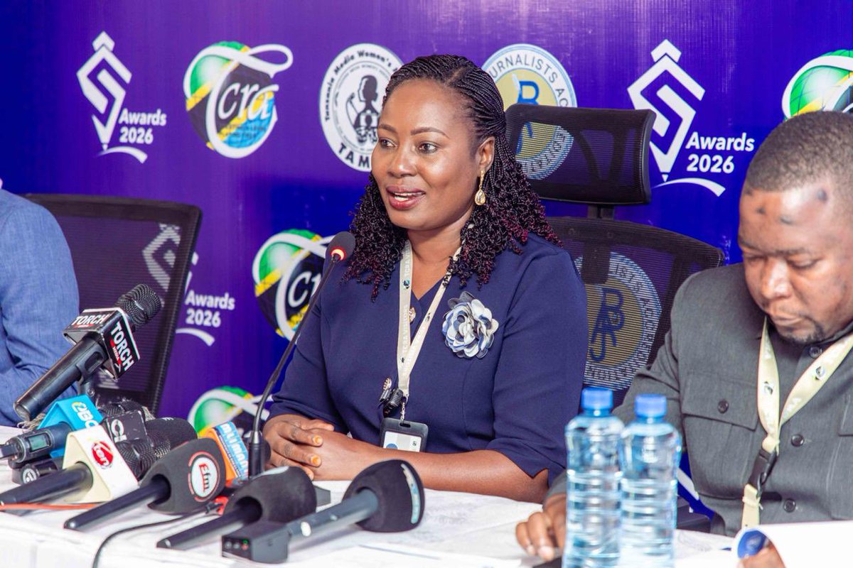 TAMWA_'s tweet photo. "Nasisitiza waandishi wa habari kushiriki kuwania Tuzo za Samia Kalamu Awards 2026, kwa kuwa waandishi ndio daraja kati ya serikali na wananchi, tuone umuhimu wa kusemea miradi yetu hatua tunazopiga za kimaendeleo ili zijulikane duniani". Dkt Kannaeli Kaale - Mwenyekiti TAMWA https://t.co/2wTEoBPU9x