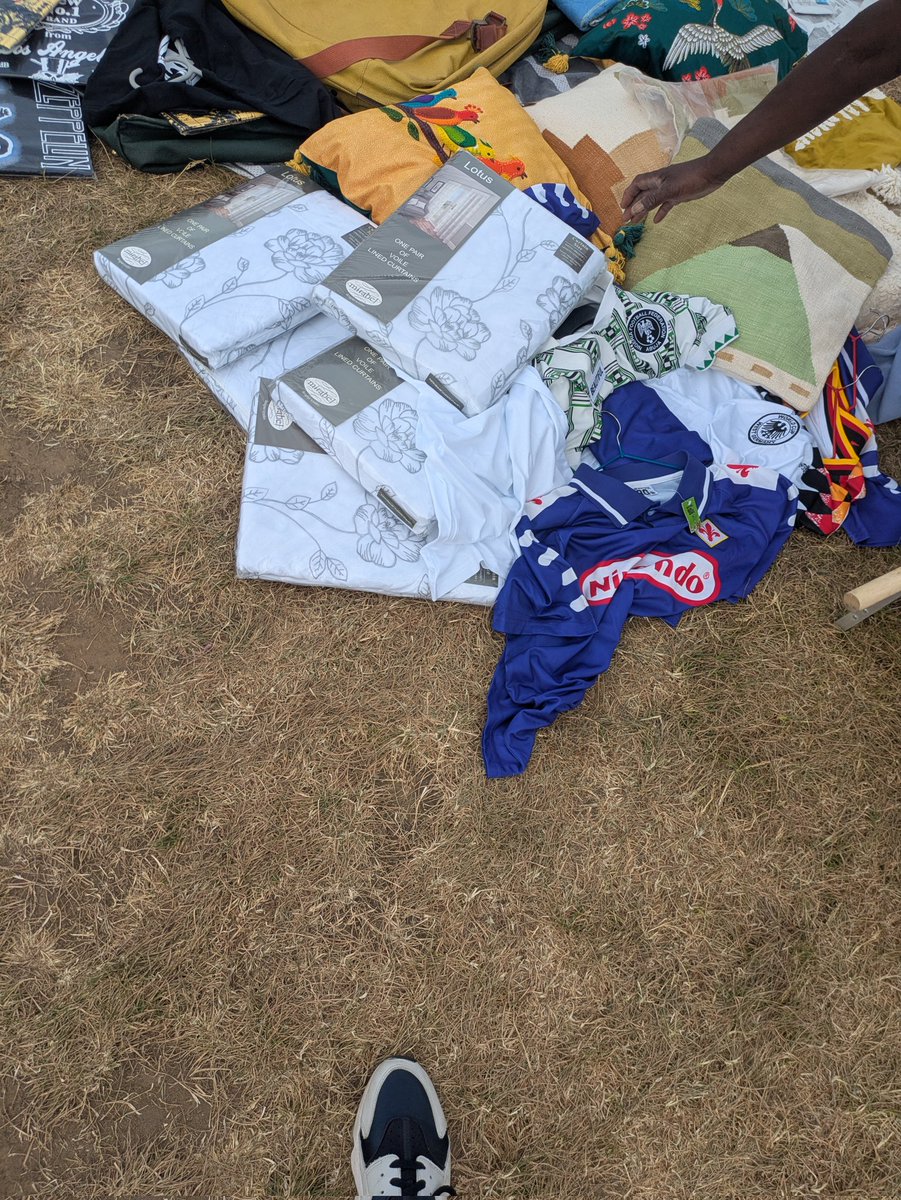 leonlfc's tweet photo. Also at the #CarBoot saw the corner of these out of my eyes then massive disappointment. https://t.co/IrrNVmH9pr