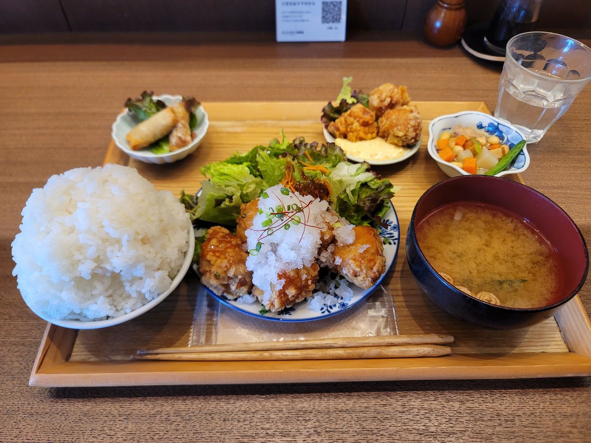 3209Shohei's tweet photo. うみまちで昼ごはんたべてアイスたらふく食べて夕焼けを見る
悪くない1日 https://t.co/sZFvCYWlgp