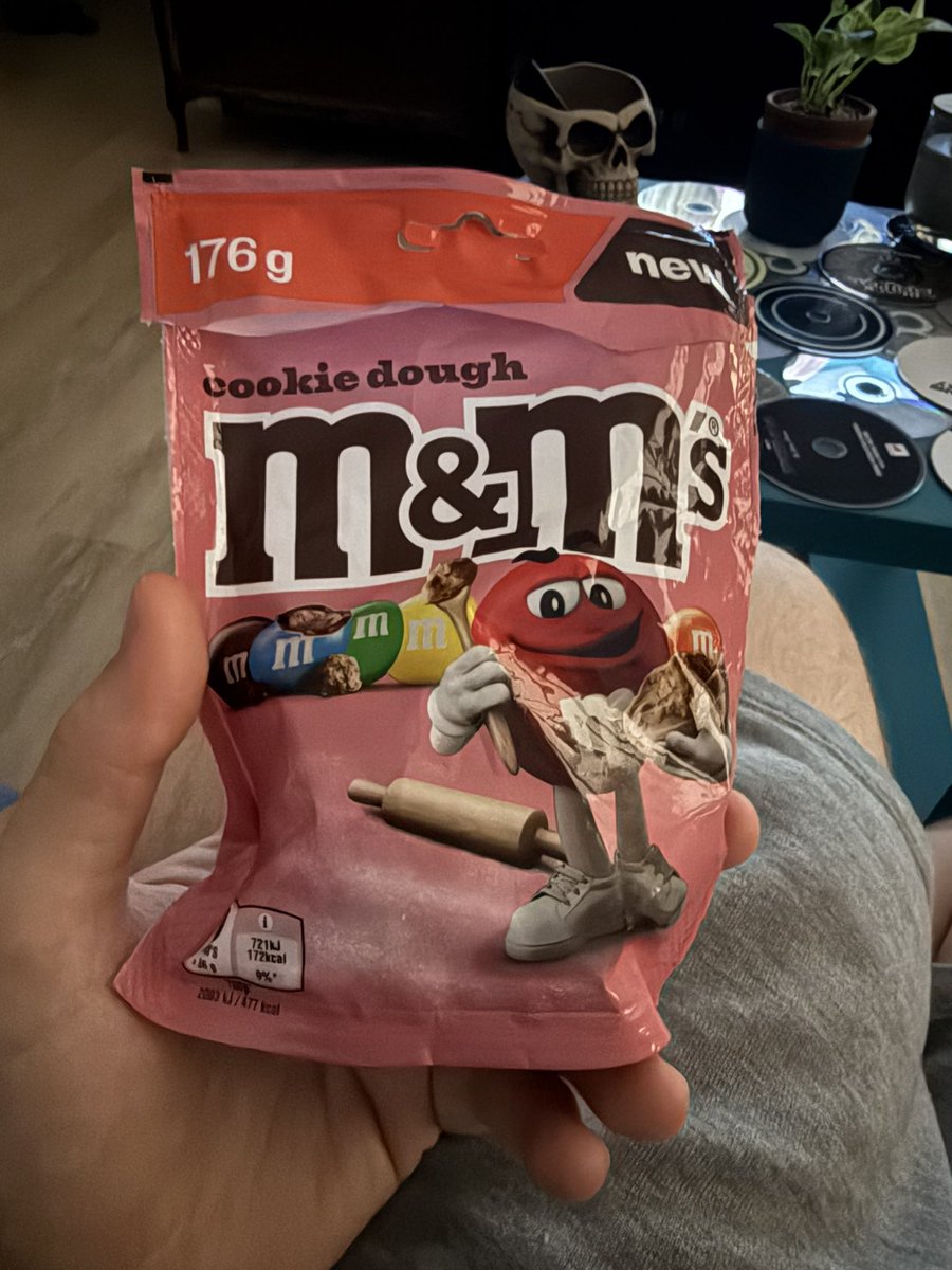 Bee3483's tweet photo. Mes nouveaux m&amp;ms pref https://t.co/XYLPXe6EAP