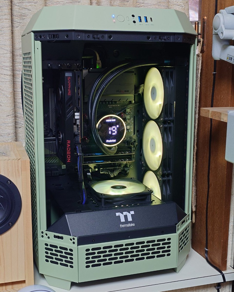 SapphireTech's tweet photo. We spot a SAPPHIRE PULSE ecosystem here by @sShouyu with our SAPPHIRE PULSE B850M WIFI motherboard paired with a SAPPHIRE PULSE RX 6600 GPU❤️
.
.
#B850 #gamingsetup #SAPPHIREnation #gamingcommunity https://t.co/AEENdydNC9