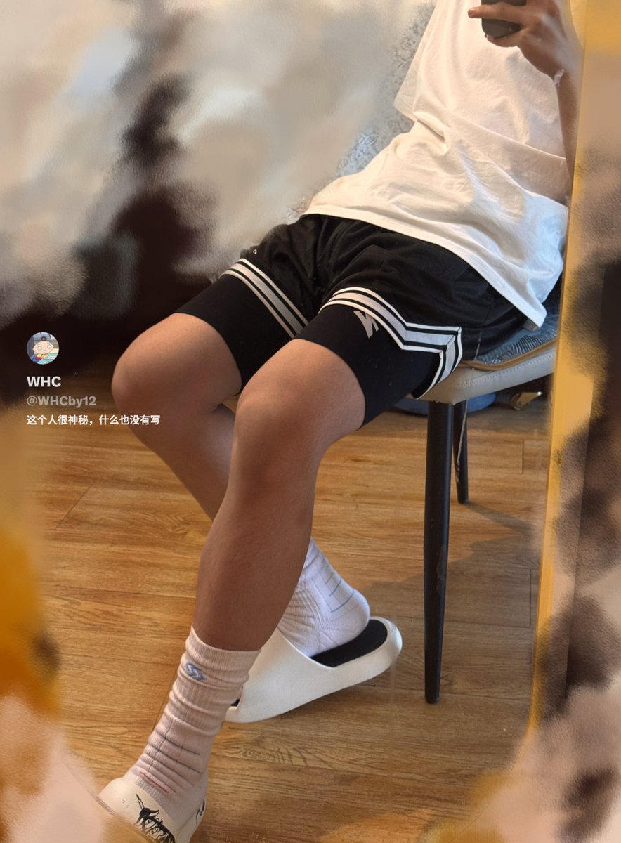 WHCby12's tweet photo. 这期是被逼迫着拍的 #男初 #10年 #体育生 https://t.co/2x09dRHliA