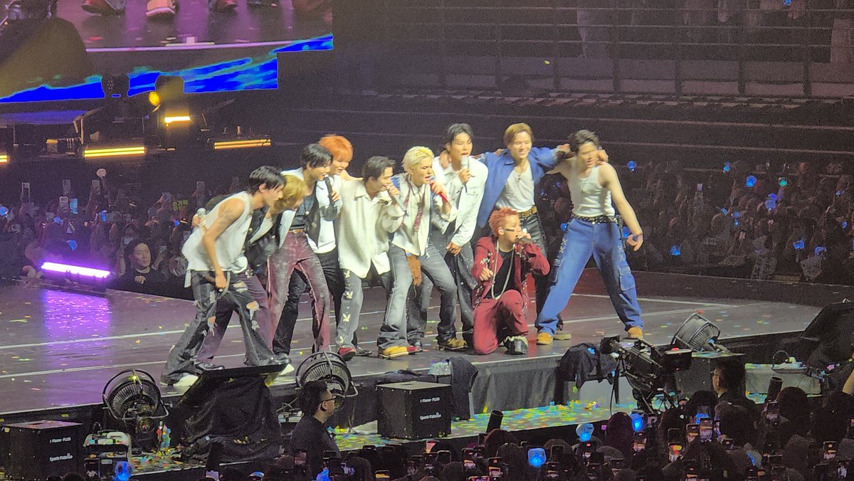 rotiteloot12's tweet photo. I LOVEE THEM TOO MUCHHHHH 💎😭🫶❤️‍🔥

#TREASURE #TREASUREINKL 
#TREASUREINMY #PULSE_ON_IN_KL https://t.co/jfWszjjsKr