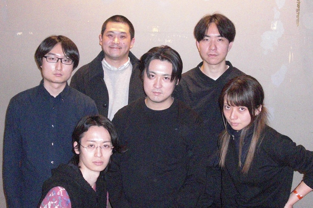 arantootika's tweet photo. ボーカル、亜蘭トーチカ
ボーカル・キーボード、厳鬼@YasasiihitoS 
ギター、自動車@ydncxnhcm 
シンセベース、perfect young lady @wpjtdmtp 
パーカッション、ピエール畳 @denki_brbr 
キーボード、りおな @rionaggs 
ドラム、寺田

の7人でお送りします！ https://t.co/tFgD7Wr790