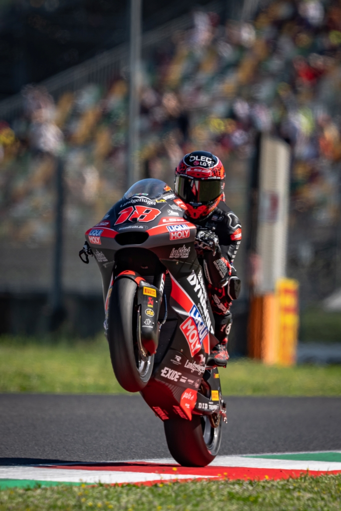 IntactGP's tweet photo. #ItalianGP  #Moto2 Race 🏁

@18ManuGonzalez crowns impressive weekend with 3️⃣rd win this season

#81 Senna AGIUS completed the team's success with 🅿️4️⃣ +5.479

#LIQUIMOLY  #Dynavolt  #IntactGP  leaves magnificent @MugelloCircuit to move over to #Balaton https://t.co/qfXv44I1rj