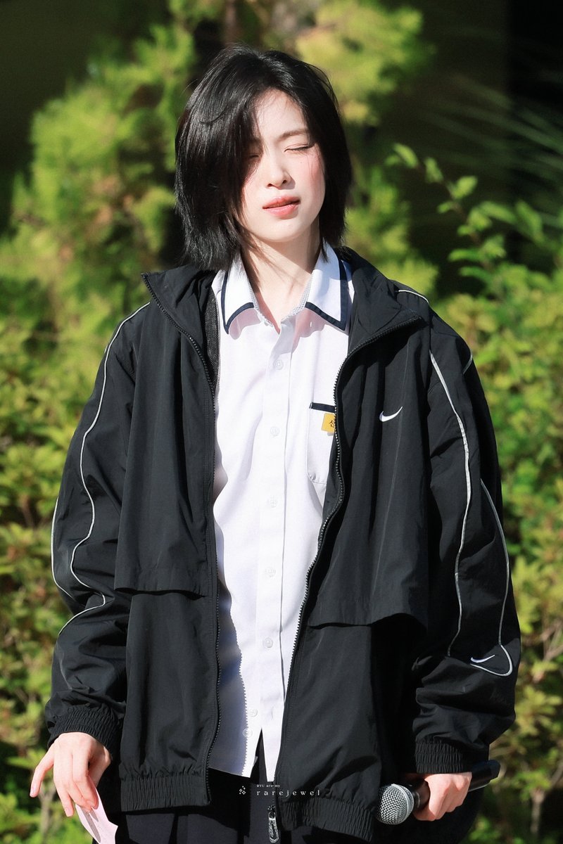 RareJewel_417's tweet photo. 20260530 미팬

바람 바람 바람🍃

#RYUJIN #류진 
#ITZY #있지 
#ITZY_MOTTO https://t.co/gcEL8lXSIJ